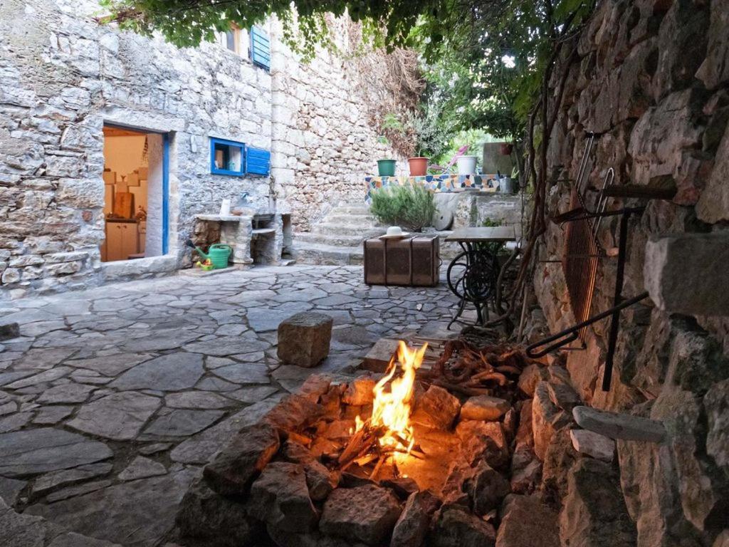 450 Year-Old House With A Garden Villa Stari Grad  Esterno foto